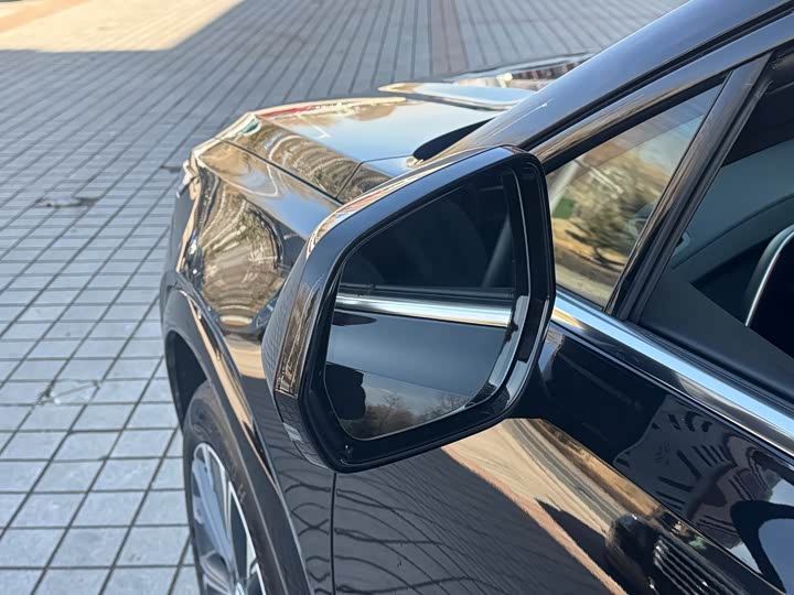 Фото 6 - Cadillac XT5