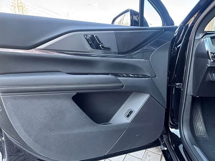 Фото 7 - Cadillac XT5