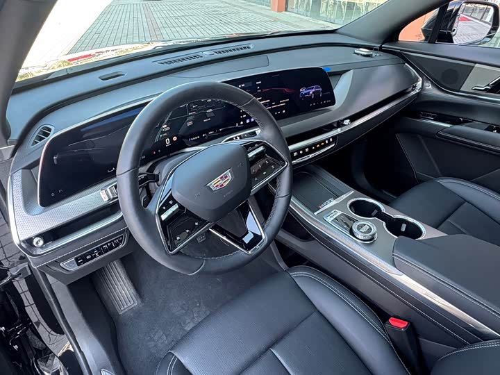 Фото 9 - Cadillac XT5