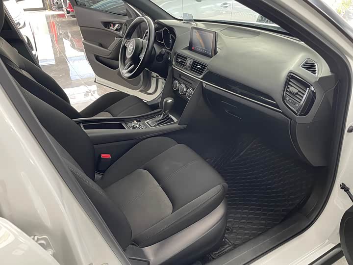 Фото 7 - Mazda CX-4