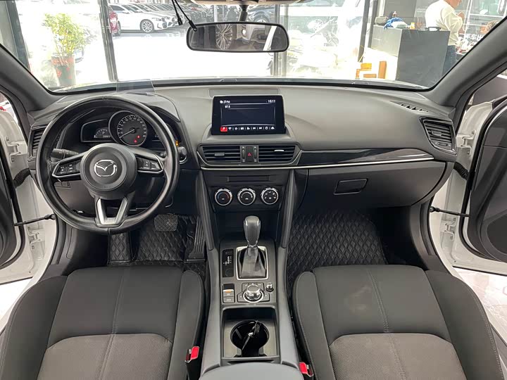 Фото 8 - Mazda CX-4