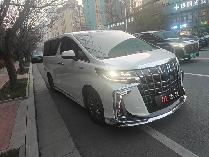 Photo 1 - Toyota Alphard