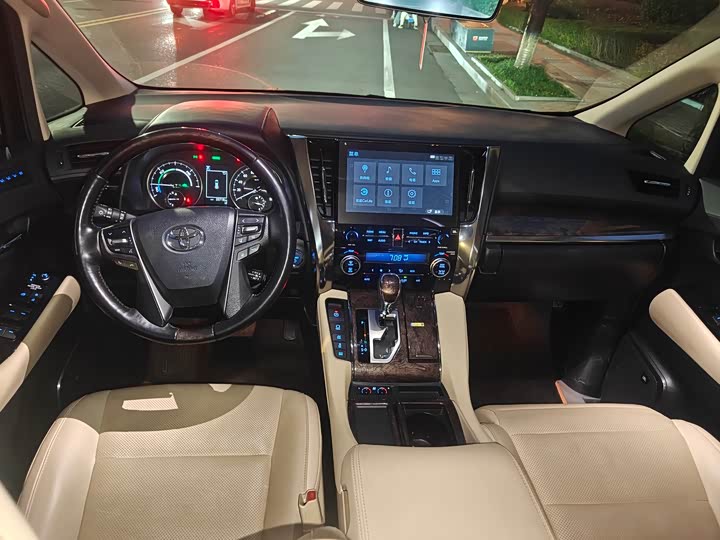 Photo 4 - Toyota Alphard