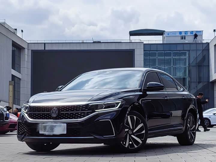 Фото 1 - Volkswagen Passat