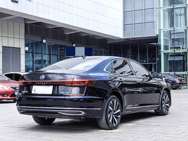 Фото 7 - Volkswagen Passat