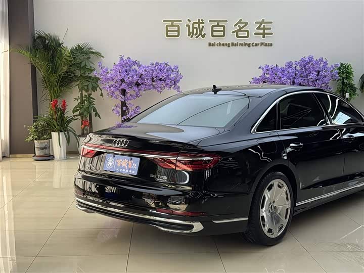 Фото 7 - Audi A8