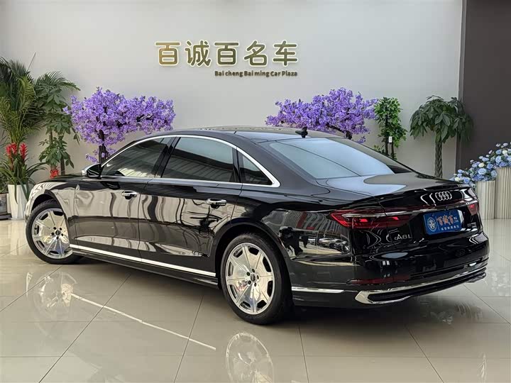 Фото 8 - Audi A8