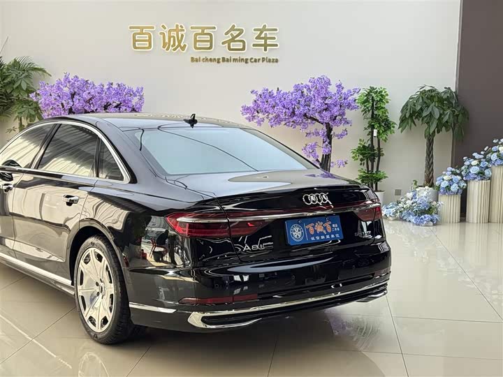 Фото 9 - Audi A8