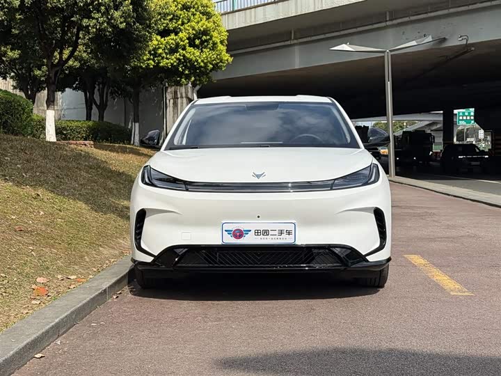 Фото 2 - BAIC Arcfox T1