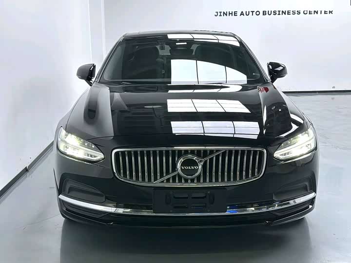 Фото 2 - Volvo S90