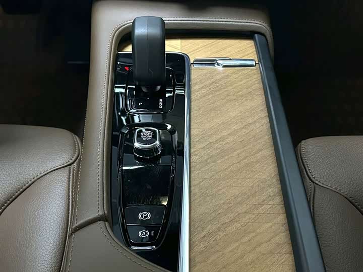 Фото 9 - Volvo S90