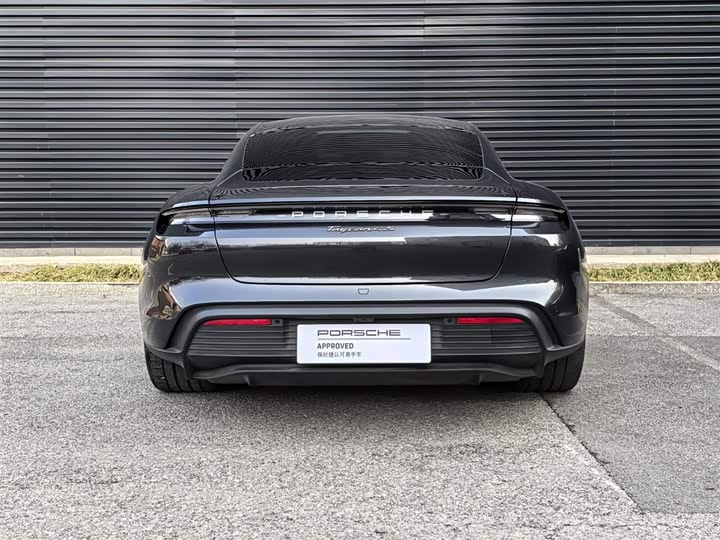 Фото 4 - Porsche Taycan