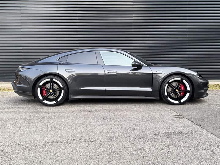 Фото 6 - Porsche Taycan