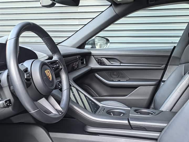 Фото 9 - Porsche Taycan