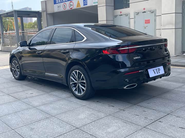 Фото 3 - Geely Preface