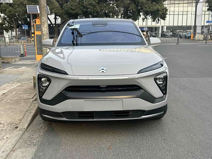 Фото 2 - Nio EC6