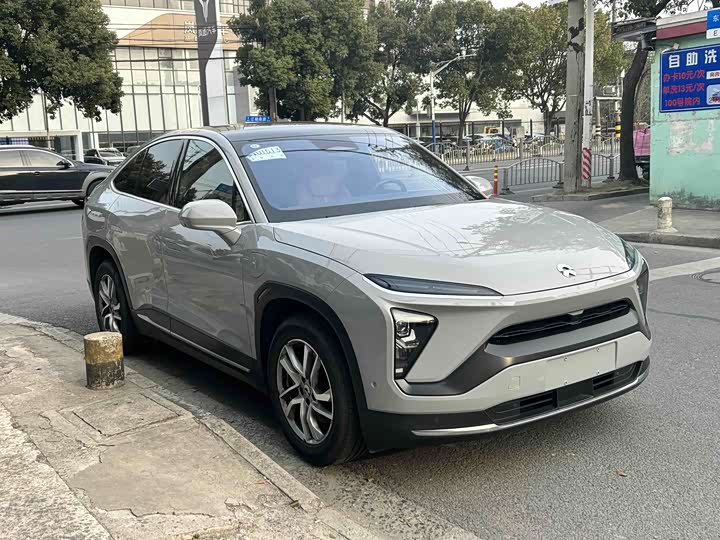 Фото 3 - Nio EC6