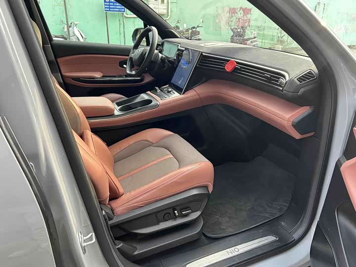 Фото 9 - Nio EC6