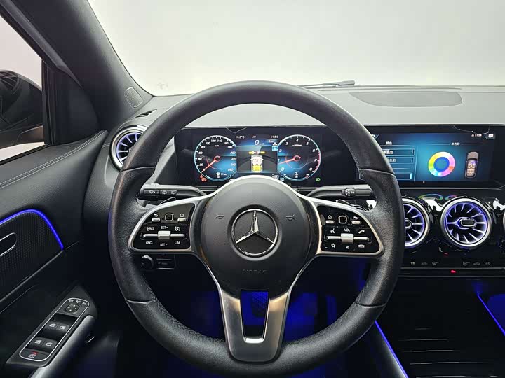 Photo 8 - Mercedes-Benz GLA-Class