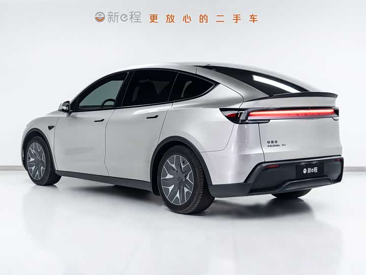 Photo 4 - Tesla Model Y