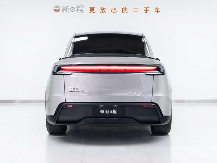 Photo 5 - Tesla Model Y