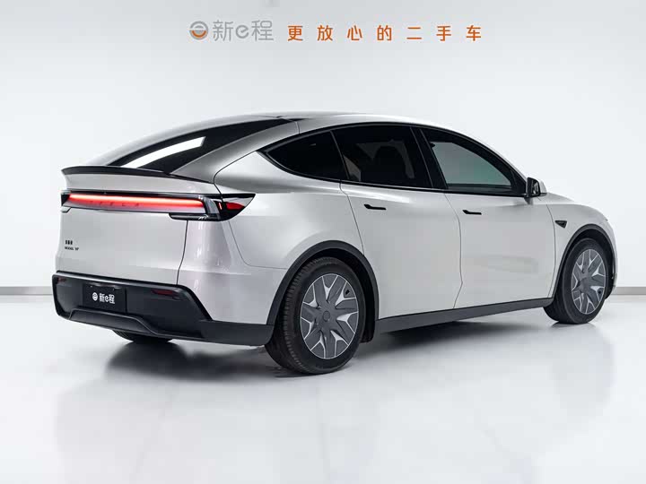 Photo 6 - Tesla Model Y