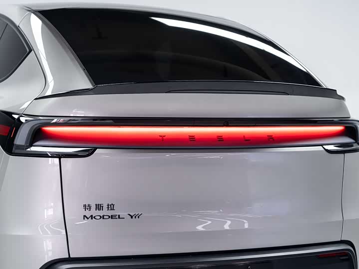 Photo 7 - Tesla Model Y