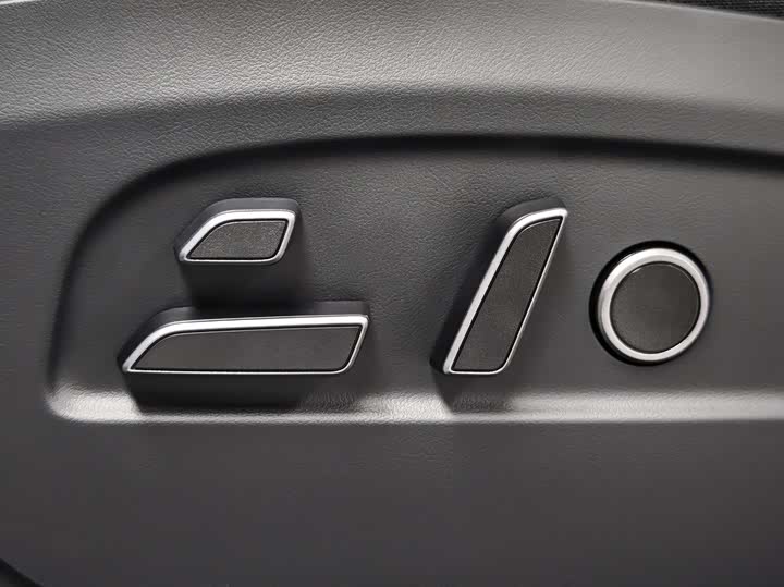 Photo 9 - Tesla Model Y