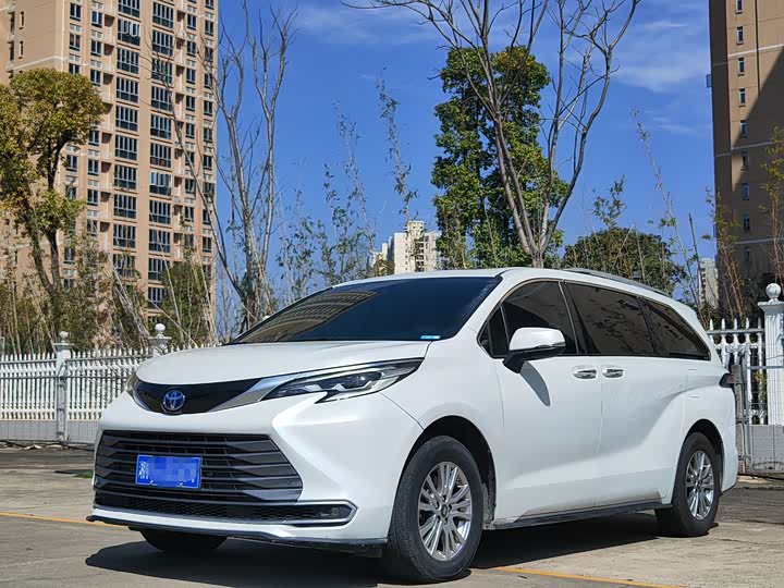 Photo 1 - Toyota Sienna