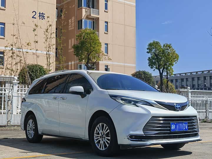 Photo 3 - Toyota Sienna