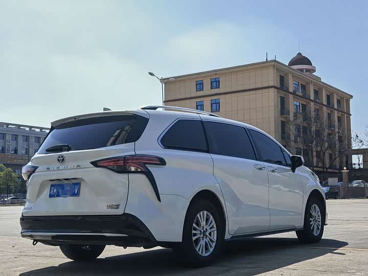Photo 4 - Toyota Sienna