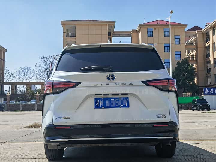 Photo 5 - Toyota Sienna