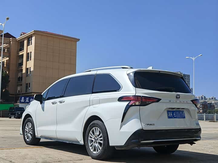 Photo 6 - Toyota Sienna