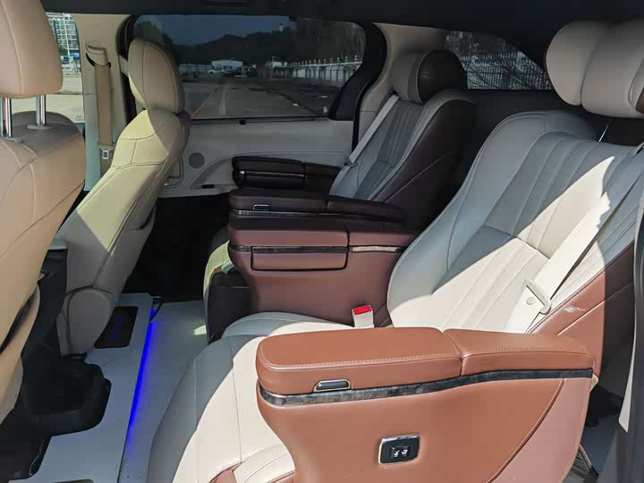 Photo 9 - Toyota Sienna