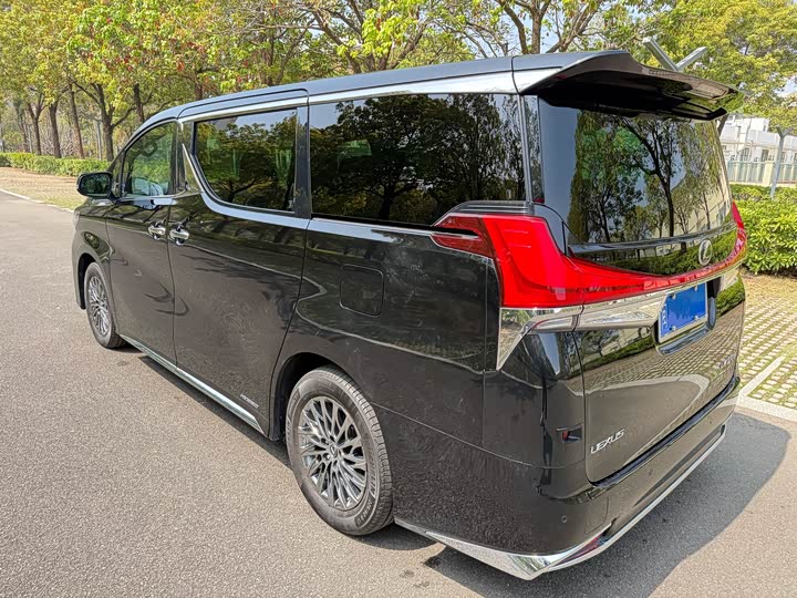 Фото 5 - Lexus LM