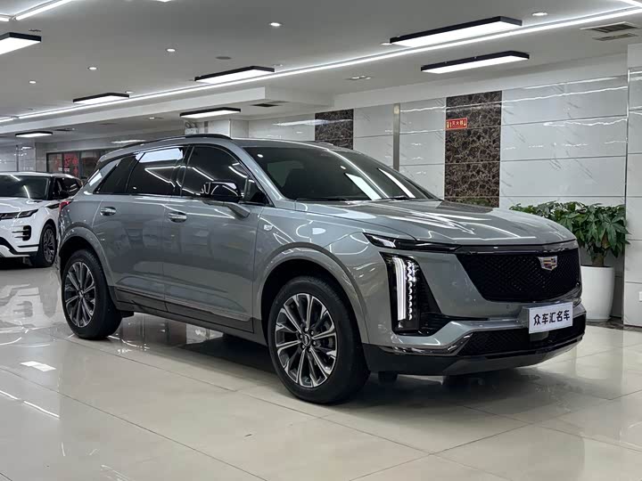 Photo 3 - Cadillac XT5