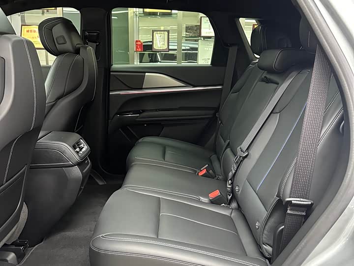 Photo 5 - Cadillac XT5