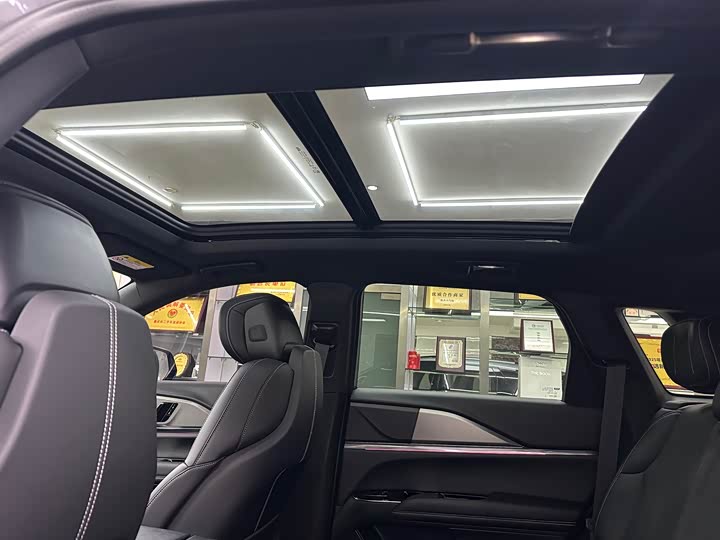 Photo 6 - Cadillac XT5