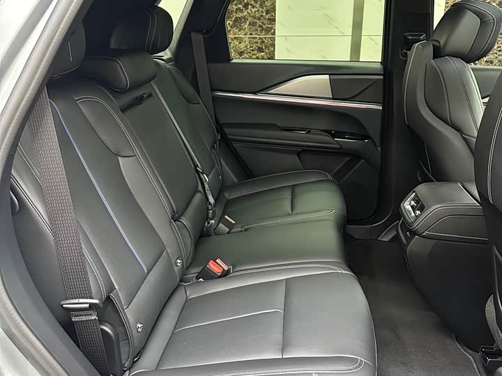 Photo 8 - Cadillac XT5