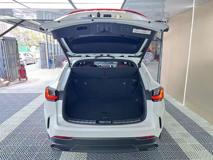 Фото 8 - Lexus NX