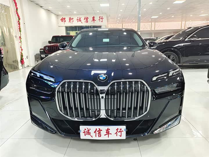 Фото 2 - BMW 7 Series