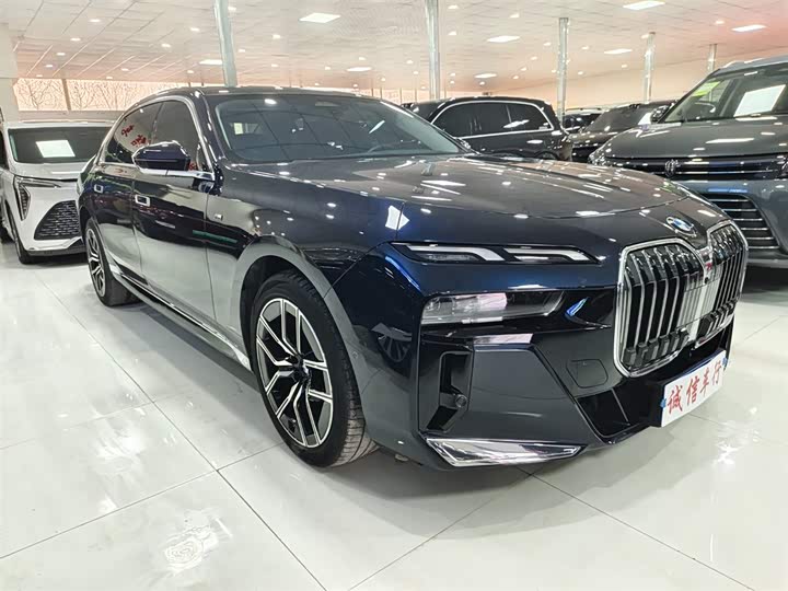 Фото 3 - BMW 7 Series