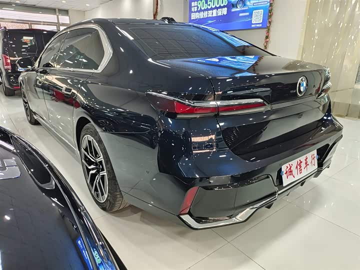 Фото 4 - BMW 7 Series