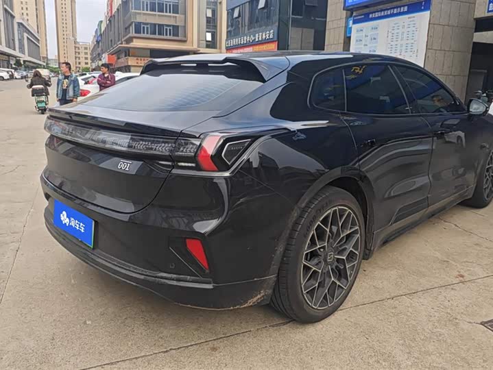 Фото 3 - Zeekr 001