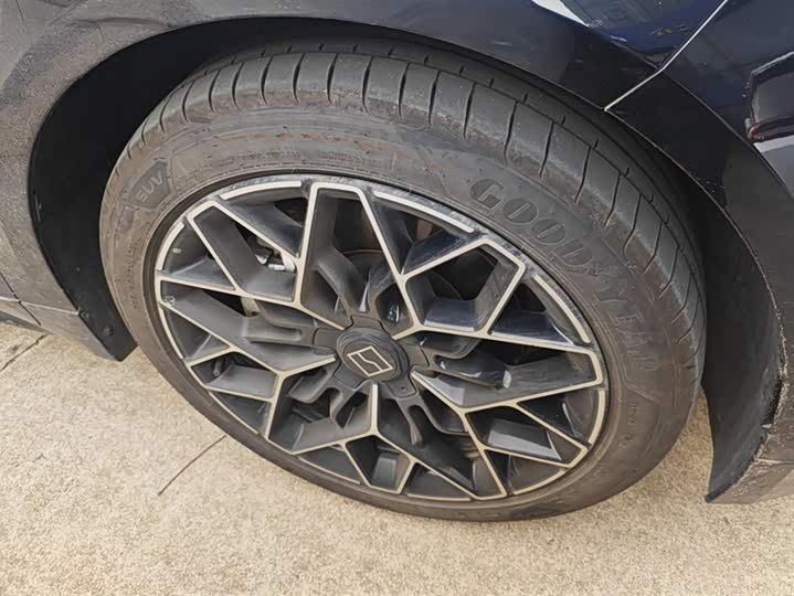 Фото 6 - Zeekr 001