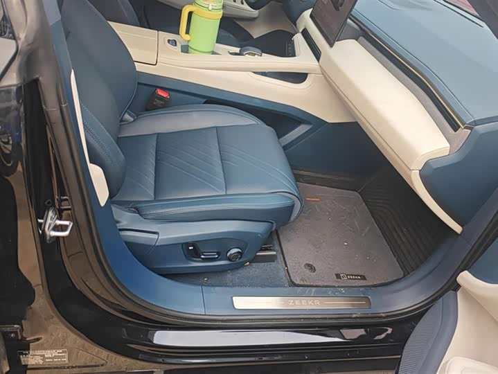 Фото 8 - Zeekr 001