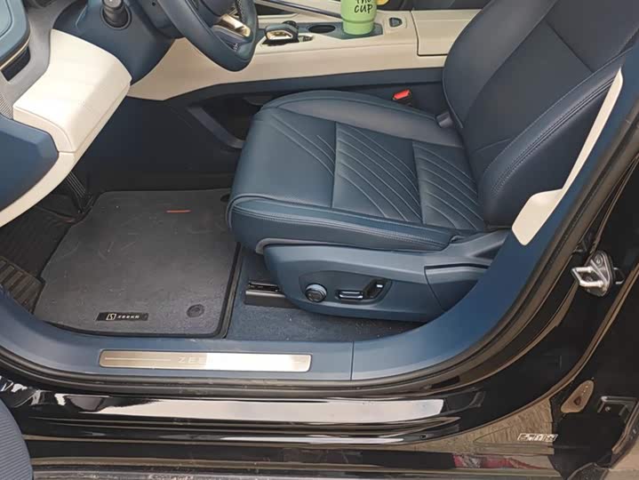 Фото 9 - Zeekr 001