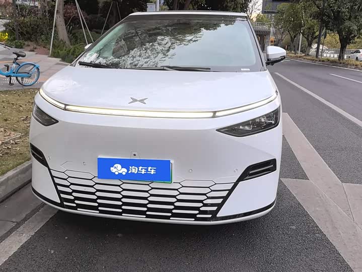 Фото 2 - XPeng X9