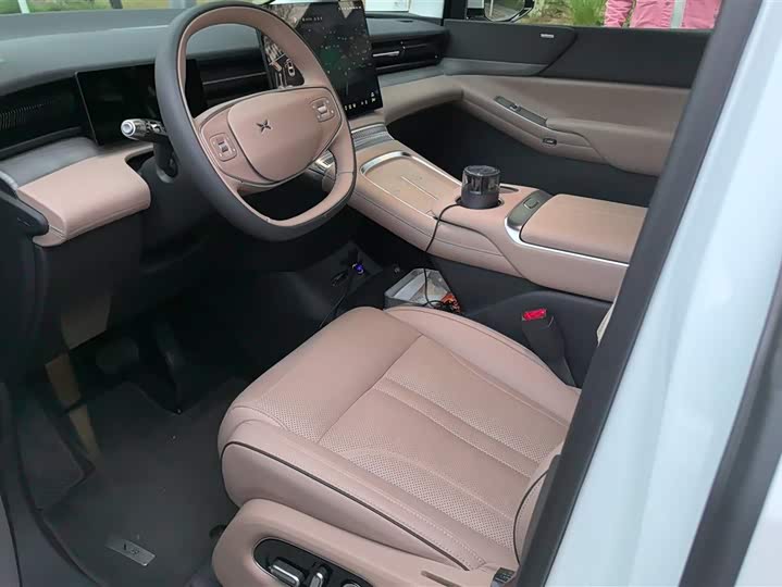 Фото 9 - XPeng X9