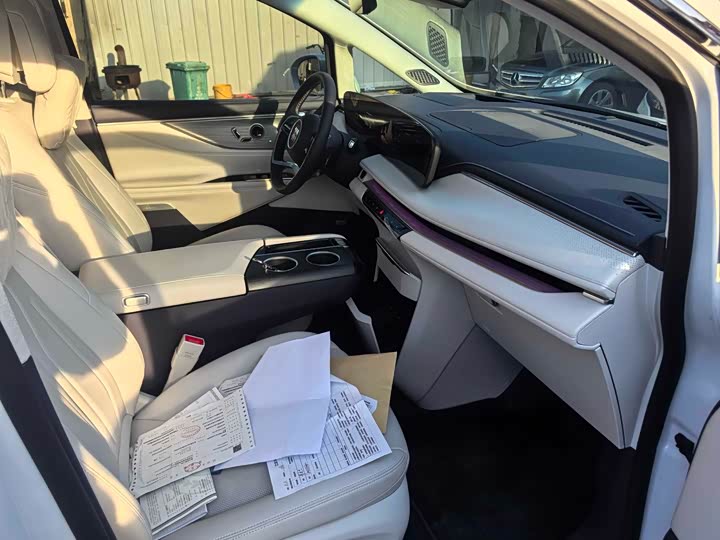 Фото 7 - Buick GL8 Hybrid